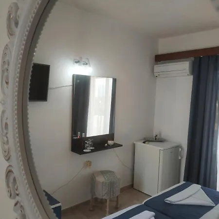 纳基索斯酒店 2*